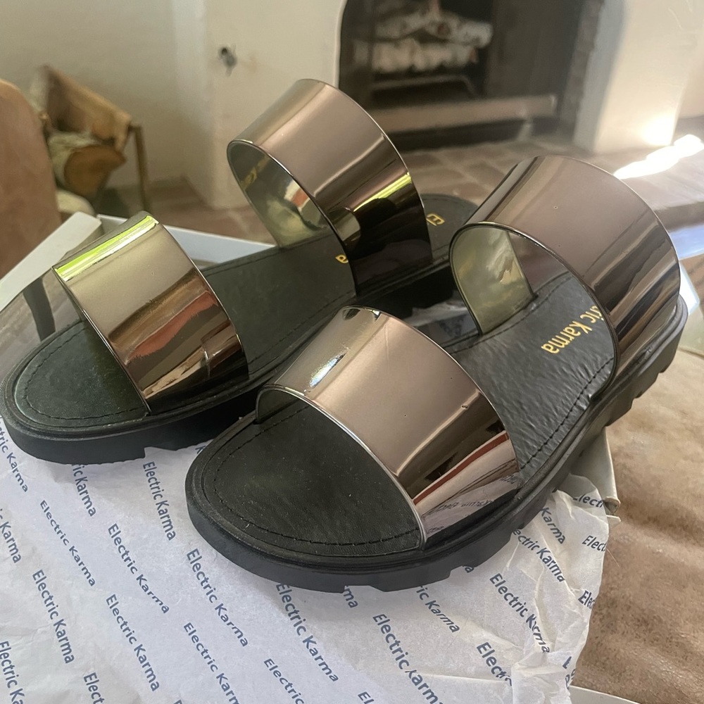 NEW IN BOX Electric Karma Metallic Slides — Size 37